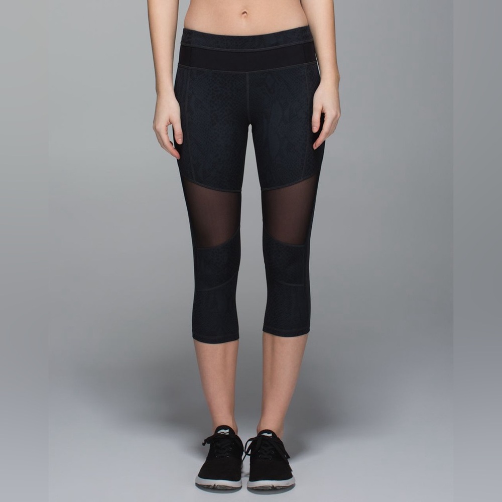 Lulu Snake skin / mesh capri leggings